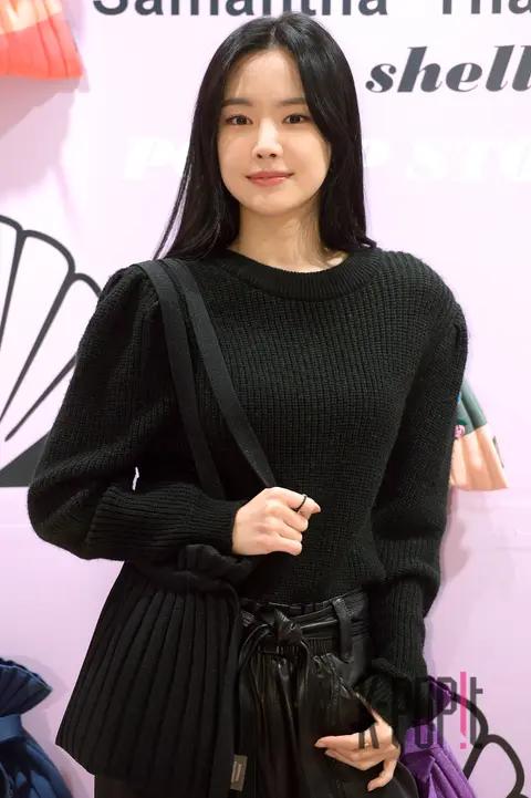 Son Na-eun — Samantha Tabasa Launch