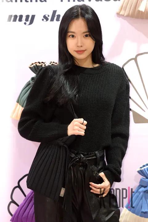 Son Na-eun — Samantha Tabasa Launch