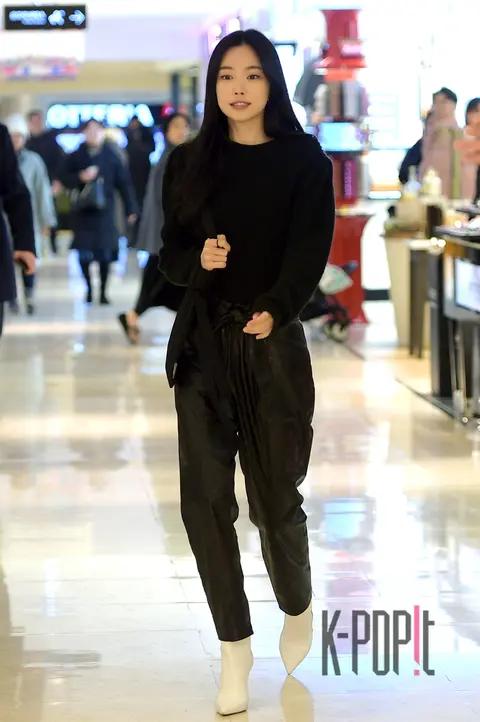 Son Na-eun — Samantha Tabasa Launch