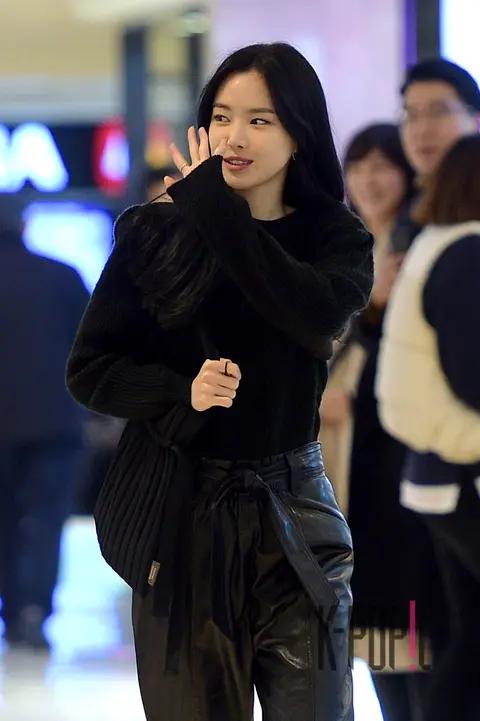 Son Na-eun — Samantha Tabasa Launch