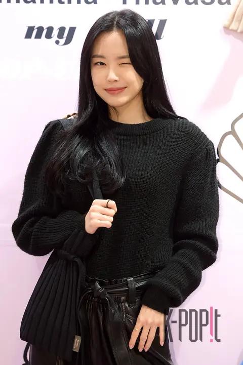 Son Na-eun — Samantha Tabasa Launch