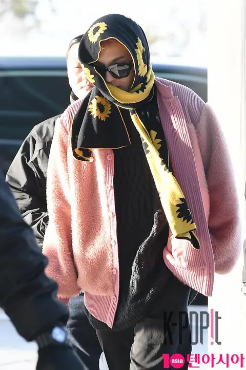 WINNER, Song Min-ho 1 — Airport