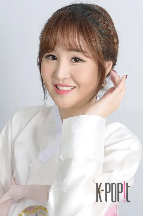 Yun Su-hyun 9 — Yoon Su-hyun Hanbok Visit Interview