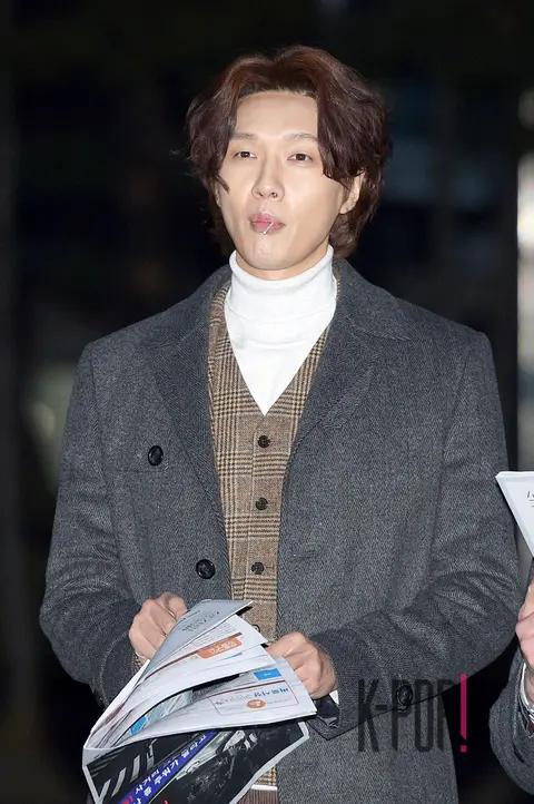 Four Corners That Oppa, Ji Hyun-woo 1 — Music Bank Arrival