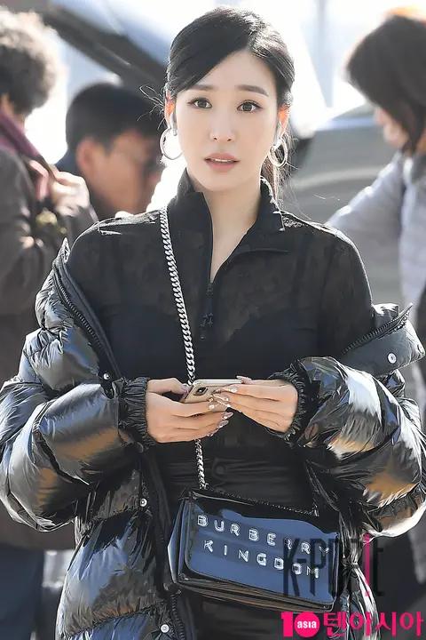 Tiffany Young 2 — Airport