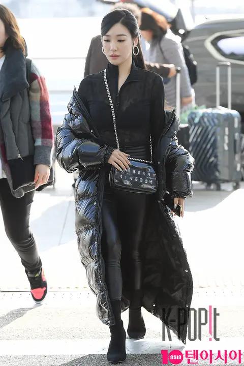 Tiffany Young 5 — Airport