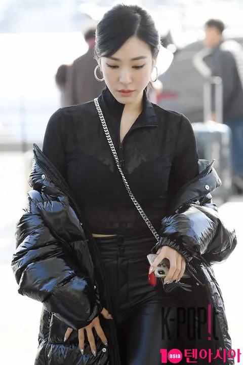 Tiffany Young 6 — Airport