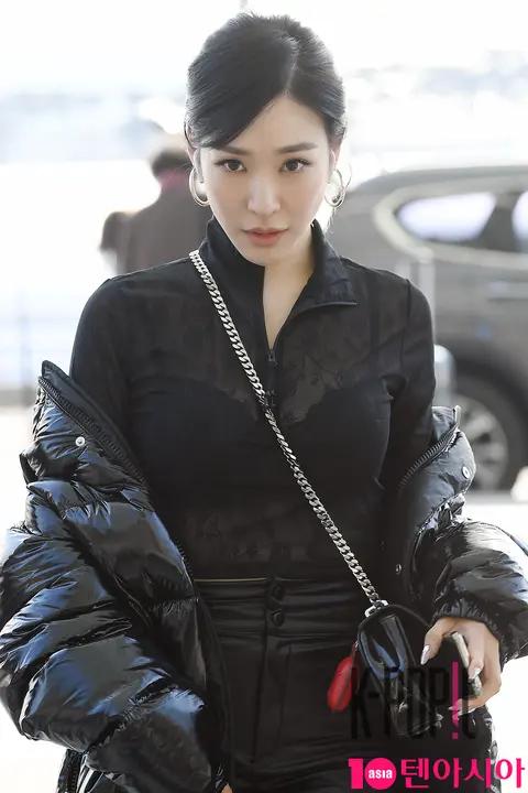 Tiffany Young 7 — Airport