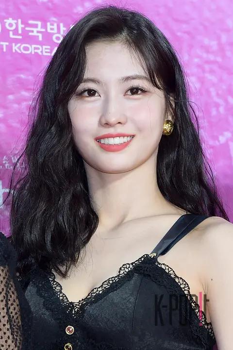 TWICE, Momo 1 — 29th High1 Seoul Music Awards