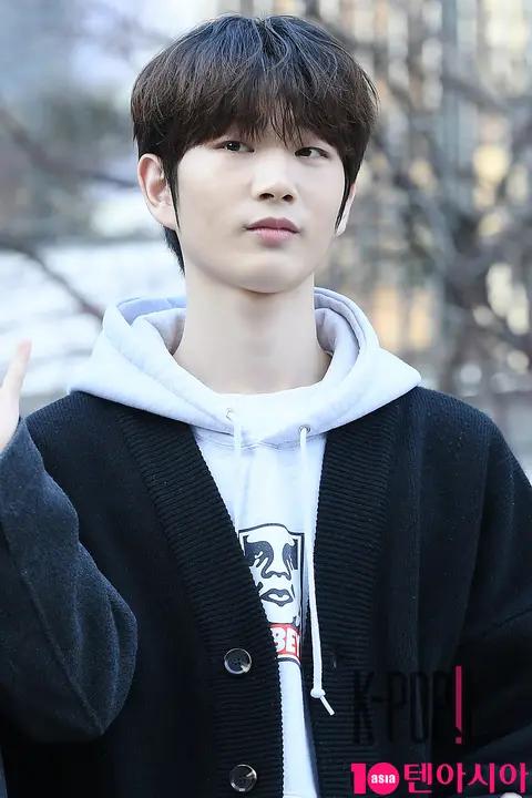 W Project, Joo Chang-wook — W Project Kim Dong-yun Graduation