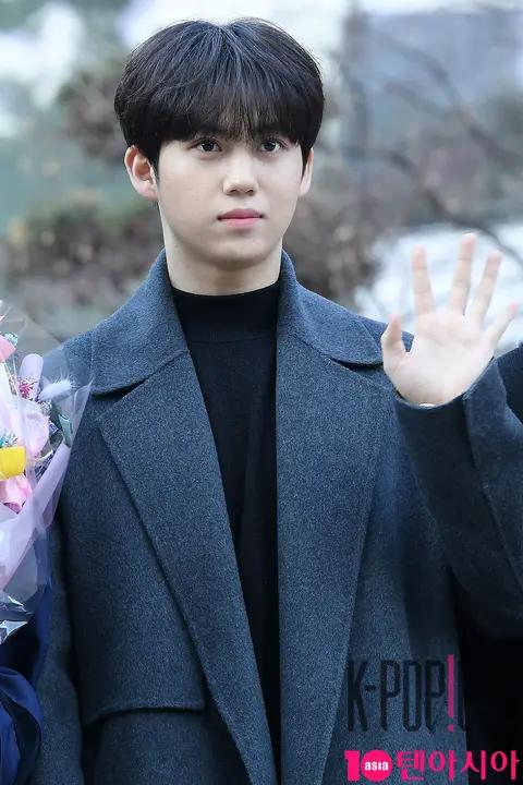 W Project, Hwang Yun-sung — W Project Kim Dong-yun Graduation