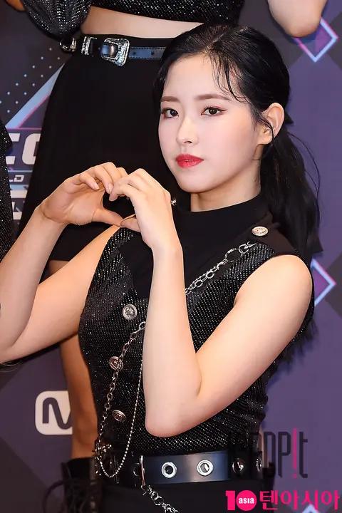 LOONA, Olivia Hye — M Countdown
