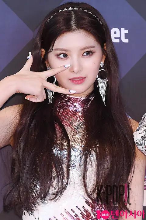 EVERGLOW, Lee Reun — M Countdown