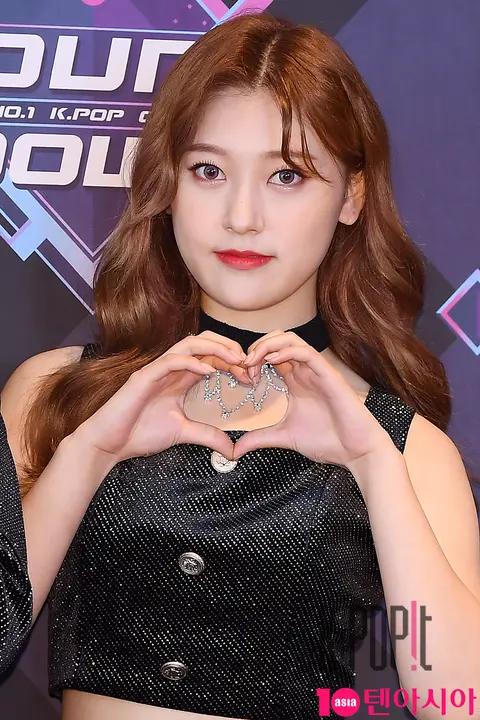 LOONA, Choe Ri — M Countdown