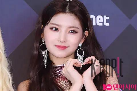 EVERGLOW, Lee Reun — M Countdown