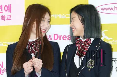 ITZY, Chae-ryeong, Ryujin (ITZY) — Hanlim Arts High School Graduation
