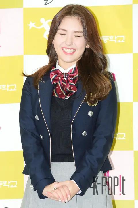 Jeon So-mi — Hanlim Arts High School Graduation