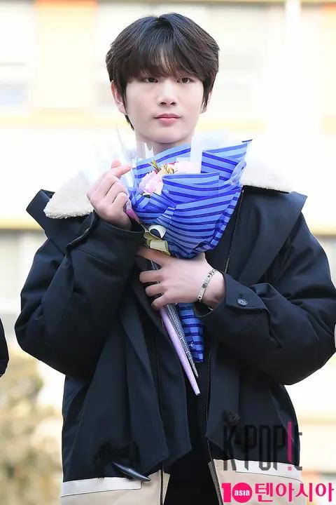 W Project, Ju Chang-wook — W Project Ju Chang-uk Graduation