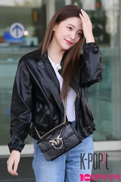 Red Velvet, Yeji — Airport