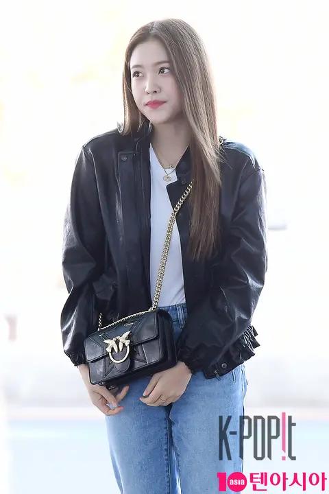 Red Velvet, Yeji — Airport