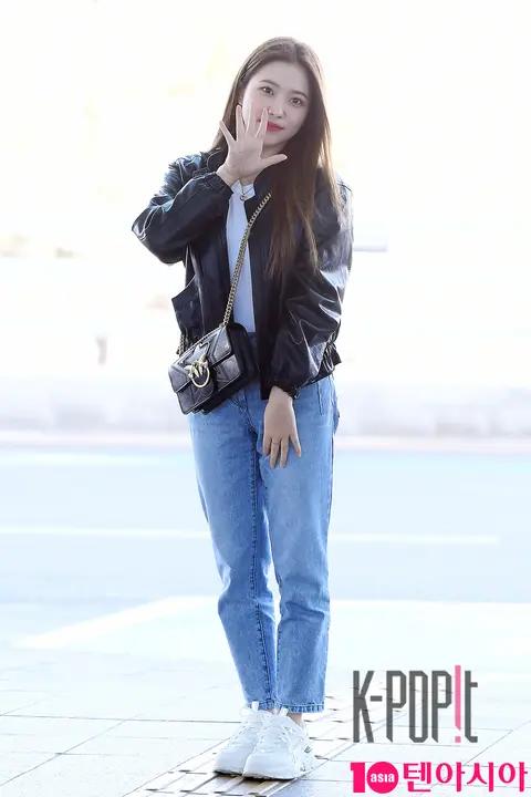 Red Velvet, Yeji — Airport