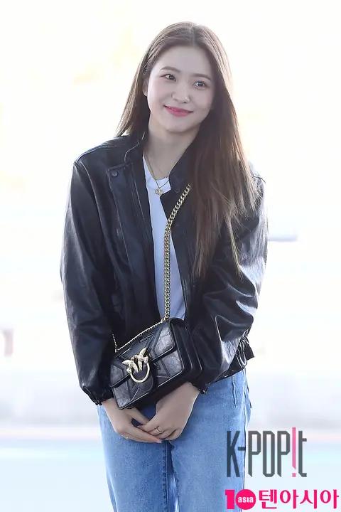 Red Velvet, Yeji — Airport