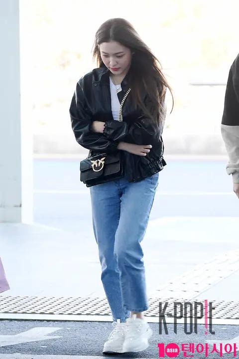 Red Velvet, Yeji — Airport