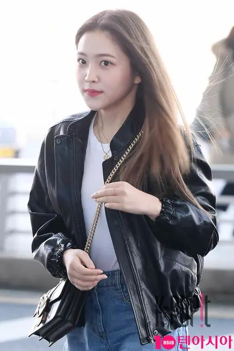 Red Velvet, Yeji — Airport