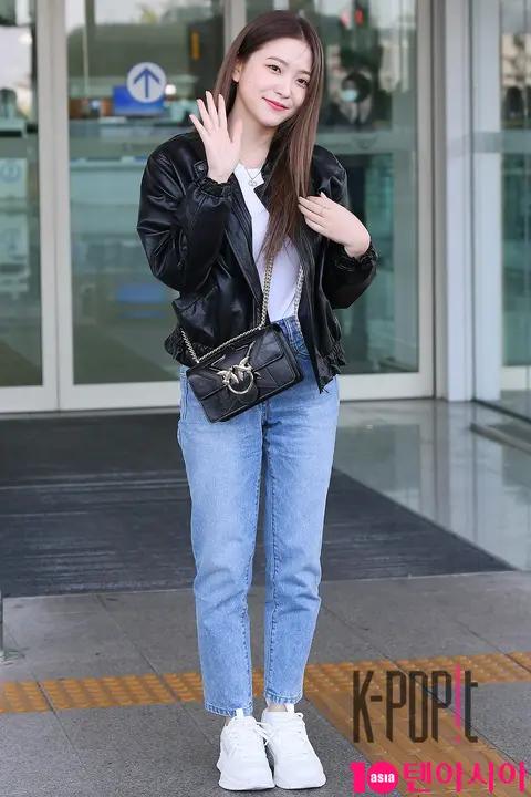 Red Velvet, Yeji — Airport