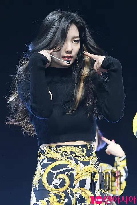 Rocket Punch, Yeon-hee — Rocket Punch Showcase