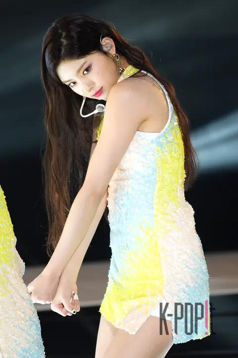 EVERGLOW, Lee Reun — The Show