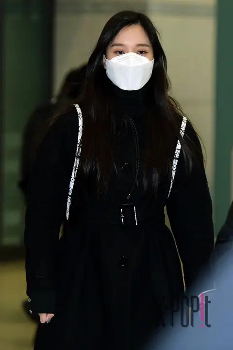 TWICE, Mina 1 — Airport