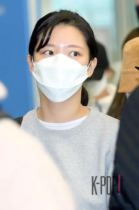 TWICE, Jeongyeon — Airport