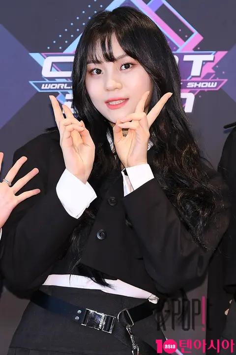 EVERGLOW, Umji — M Countdown