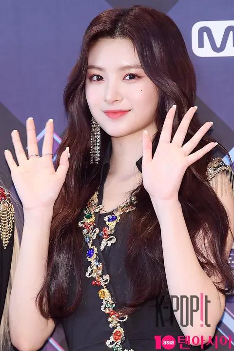 EVERGLOW, Lee Reun — M Countdown