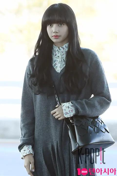 BLACKPINK, LISA — Airport