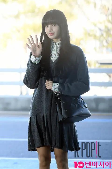 BLACKPINK, Lisa 1 — Airport