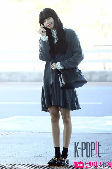 BLACKPINK, LISA (BLACKPINK) — Airport