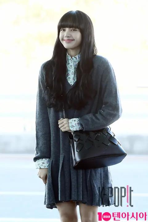 BLACKPINK, Lisa — Airport