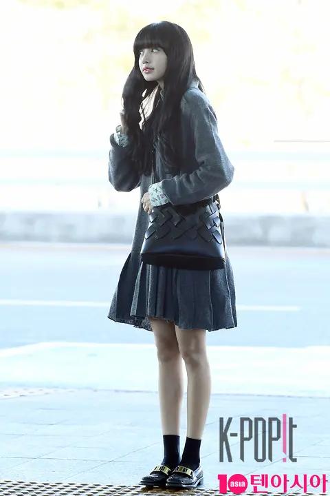 BLACKPINK, Lisa — Airport