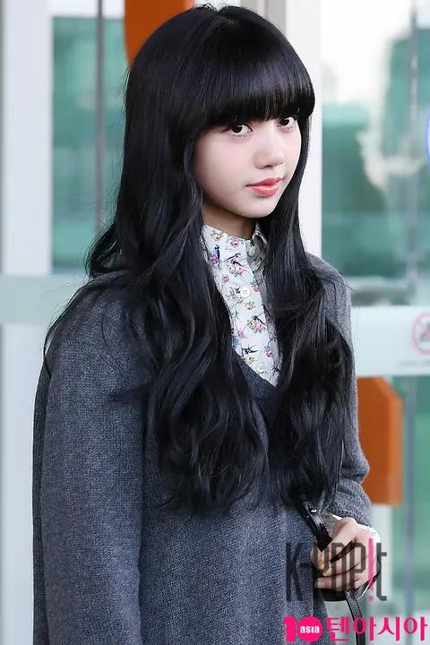 BLACKPINK, Lisa — Airport
