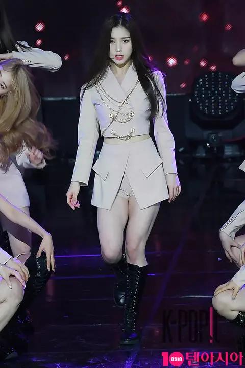 LOONA, Hee-jin — The Show