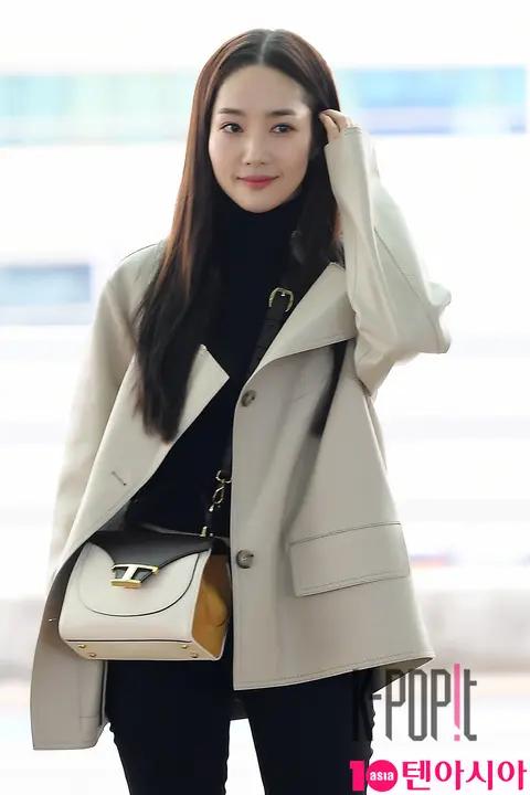 Park Min-young 2 — Airport