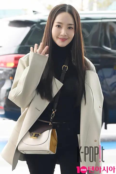 Park Min-young — Airport