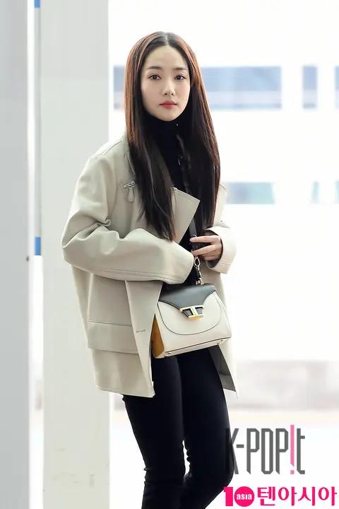 Park Min-young — Airport