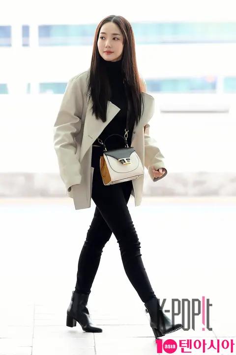 Park Min-young — Airport