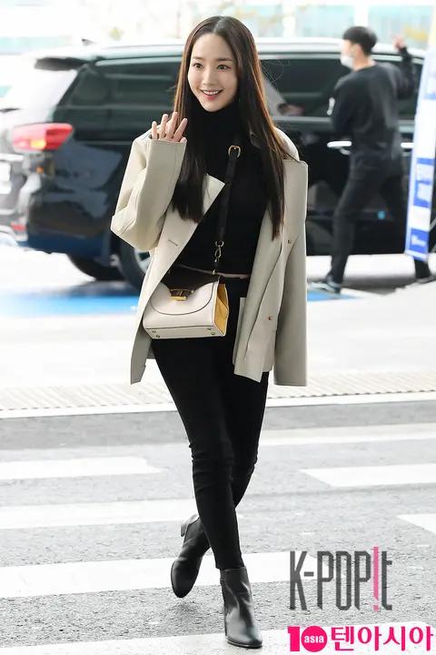 Park Min-young — Airport