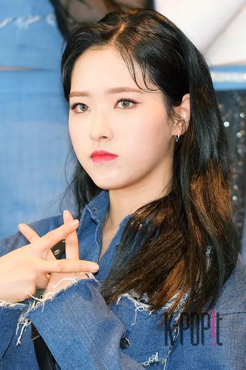 LOONA, Olivia Hye — M Countdown Rehearsal
