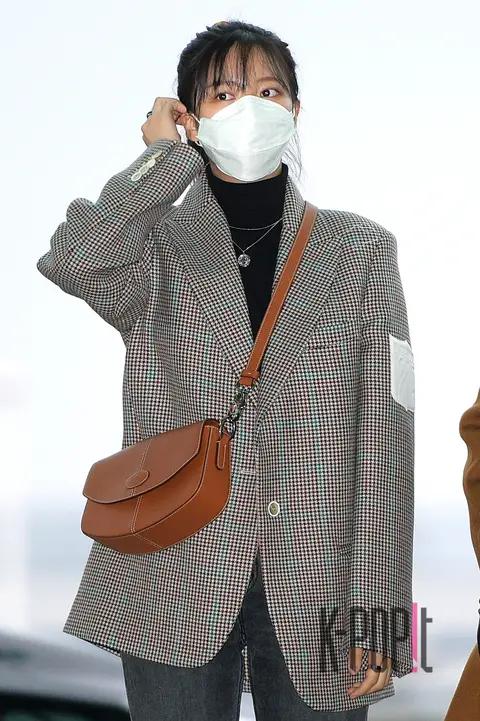 Seo Ye-jin (Reporter) — Airport, TWICE, Jeong-yeon 1