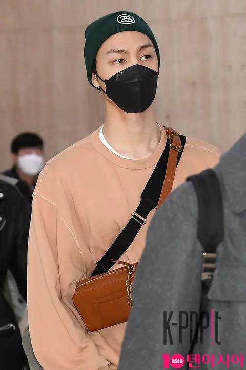 NCY127, Johnny — Airport